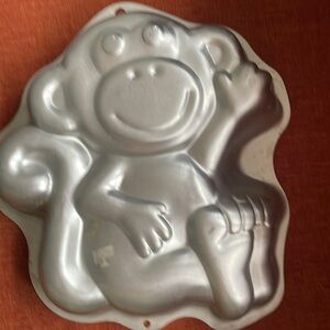 Happy monkey! Very cute monkey cake pan